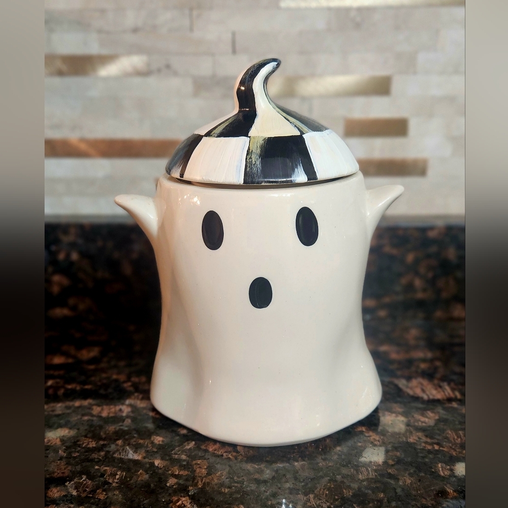 New! Adorable, black& white ghost cookie jar!